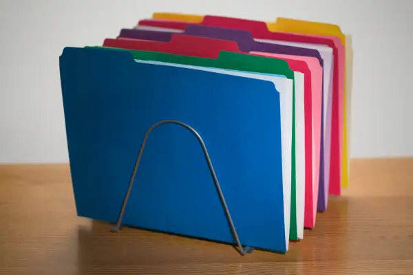 Guia prático para organizar documentos em casa com mais de 5 habitantes