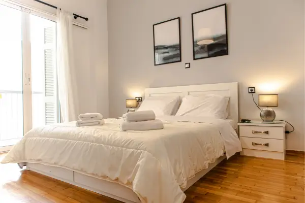 Formas de ter o quarto dos sonhos com mais conforto e menos acúmulo